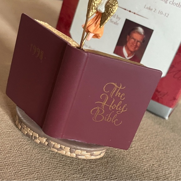 Hallmark 1998 “Miracle in Bethlehem” Handcrafted Keepsake Ornament Original Box - Picture 6 of 16